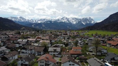 Großzügiges Anwesen bebaut mit einem Einfamilienhaus und einem Mehrfamilienhaus (Pension)