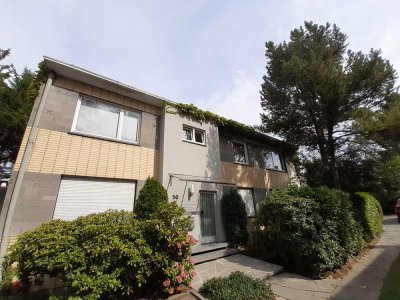 In Zweifamilienhaus und schöner Umgebung 4 Zi.-Wohnung mit Balkon und Carport zu vermieten