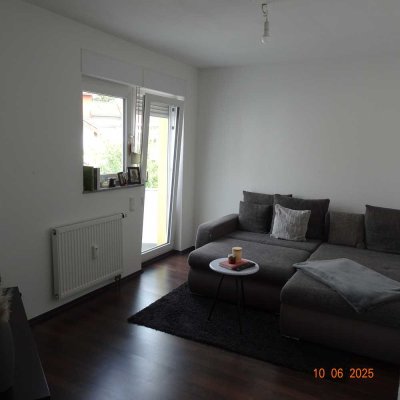 Weiterstadt: charmante kleine 2 Zimmer-Wohnung mit Balkon