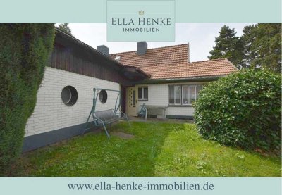 Auf 1.750m² Grundstück! Sanierungsbedürftiges Einfamilienhaus in ruhiger Lage.