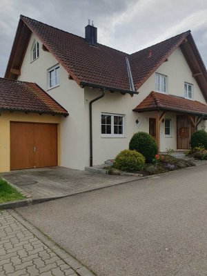 Neu im August 2025 renovierte 5,5-Zimmer-Doppelhaushälfte mit geh. Innenausstattung