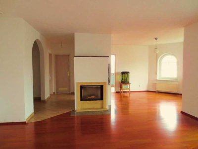 Gepfegte 5-Zimmer-Wohnung mit Balkon und Einbauküche in Erbach