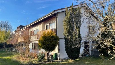 Renovierungsbedürftiges Einfamilienhaus mit Einliegerwohnung und großem Garten
in guter Lage von Üb