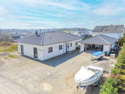 Neuer Winkelbungalow mit schöner Aussicht & großem Grundstück