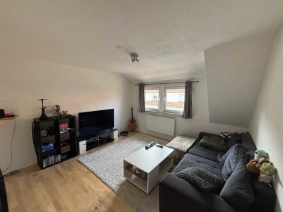 Freundliche und vollst. renovierte 2-Zimmer-DG-Wohnung mit geh. Innenausstattung in Kaiserslautern
