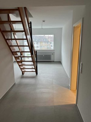 Zentrale Lage zum Hauptbahnhof: komplett renovierte 2 Zimmer-Maisonette Wohnung mit Balkon