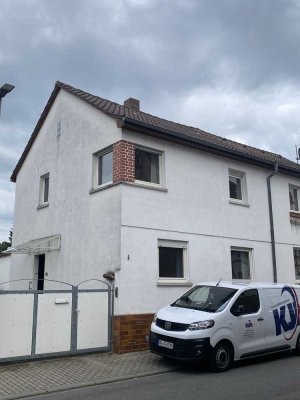 Großes Grundstück, mit renovierbedürftigem Einfamilienhaus in Viernheim