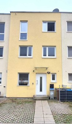 Modernes Niedrigenergie-Reihenmittelhaus inkl. Pkw Stellplatz