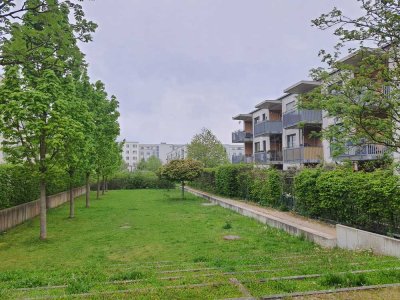 Helle und grosszügige 2-Zimmer-Wohnung mit Süd-Balkon und EBK in ruhiger Parklage