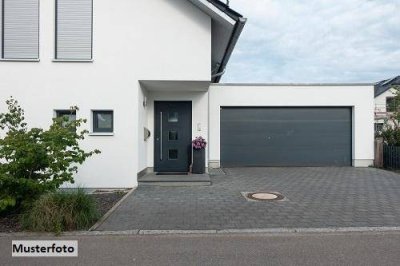 +++ Familienfreundliche Doppelhaushälfte mit Doppelstellplatz außen - ruhig &amp; zentral +++