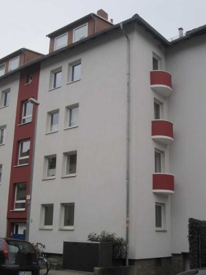 Vollständig renovierte 3-Zimmer-Wohnung mit Balkon und Einbauküche in Hannover
