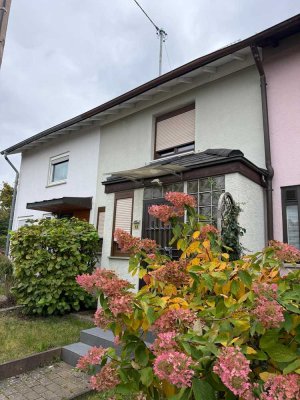 Renoviertes Reihenmittelhaus mit 4,5 Zimmern in Esslingen am Neckar