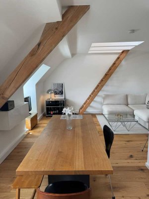 Lichtdurchflutete Dachgeschosswohnung mit Spitzboden (65,3qm Nutzfläche) - provisionsfrei