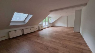 DG-Traum mit Balkon & XXL-Wohnzimmer in Duisburg-Röttgersbach