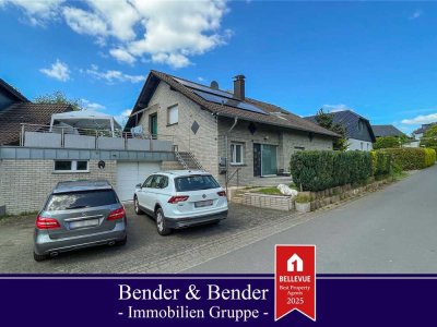 Gepflegtes, verklinkertes Zweifamilienhaus mit zwei Garagen und PV-Anlage in Hennef-Blankenberg!