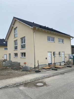 Neubau Doppelhaushälfte im wunderschönen Pflugdorf