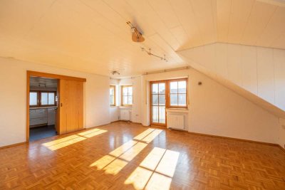 HASLACH - Attraktive 4 Zimmer Wohnung mit Balkon, Stellplätzen & viel Stauraum