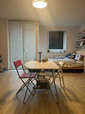 Schönes Studenten-Apartment mit kleinem Balkon und Pantryküche in Düsseldorf