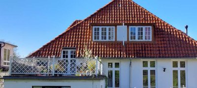 Charmante, helle 3-Zimmer-Dachgeschoßwohnung in Düsternbrook mit großer Dachterrasse