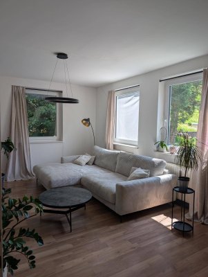 Helle 5-Zimmer Wohnung mit Panorama-Waldblick, warm