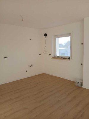 Helle 4-Zimmer-Wohnung mit Balkon in Weinsfeld