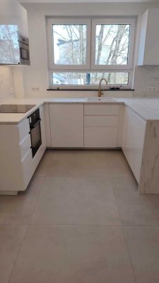 Neuwertige 3,5-Raum-Wohnung mit Balkon und Einbauküche in Offenbach am Main