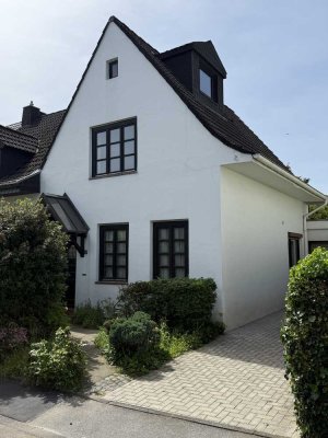 Gemütliches Zuhause in Laurensberg: 4-Zimmer, Küche, Diele, 2 Bäder, Gäste-WC, Garten, Kamin