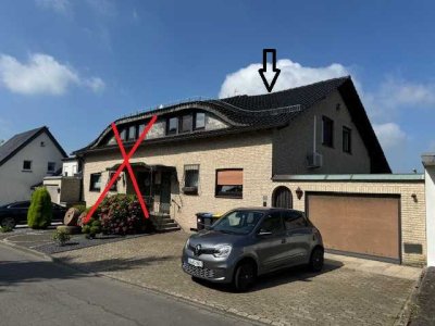Schöne, großzügige, Doppelhaushälfte mit überdachtem Schwimmbad in bester