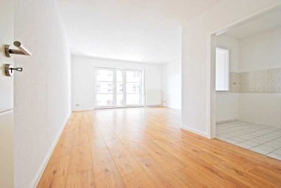 Modern renovierte 3-RW * 1. OG * Fahrstuhl * Bodentiefe Fenster * TG *  Zentrums- u. Elbnähe * Top*