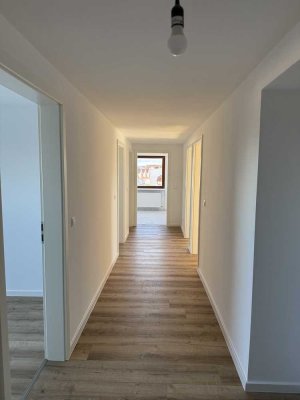 Erstbezug nach Renovierung Charmante 4 Zimmer Dachgeschosswohnung