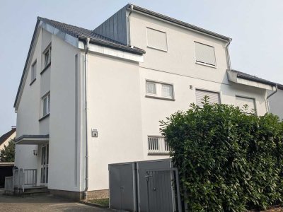 Schöne EG-Wohnung mit eigenem Garten und toller Terrasse