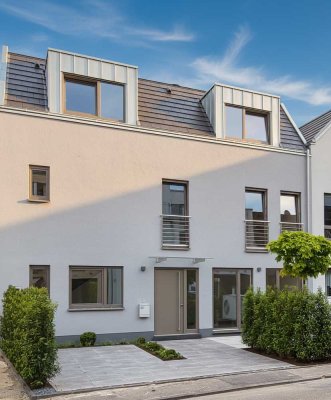 Neuwertiges Stadthaus in zweiter Rheinreihe mit Dachterrasse & Rheinblick
