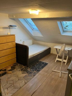 Freies WG Zimmer in 5er-WG - Direkt neben KIT