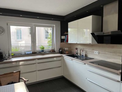 Neuwertige 3-Zimmer-Wohnung mit Terrassen und Einbauküche in Bonn-Oberkassel