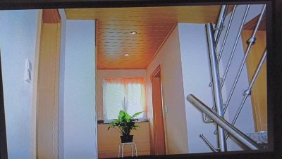 Charmante Doppelhaushälfte mit Garten, Pool und Perspektive zur Aufteilung.