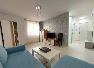 Vollständig renovierte 2-Zimmer-Wohnung, möbliert, mit Dusche, Zentralheizung & Außenstellplatz
