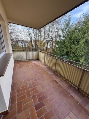 Erstbezug nach Sanierung: geräumige 4-Zimmer Wohnung mit 2 Balkonen und EBK