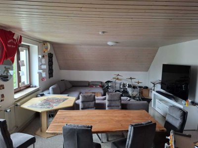 Großzügige DG 3-Zimmer-Wohnung