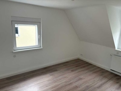 Schöne und modernisierte 3-Raum-Dachgeschosswohnung in Siegen