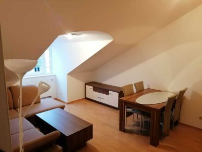 1-Zimmer-DG-Wohnung mit Einbauküche in Regensburg