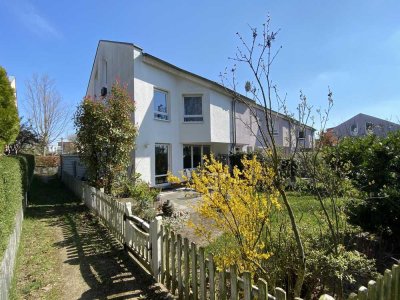 Familienfreundliches Reiheneckhaus in Top-Lage von Eschborn!