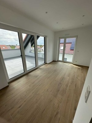 Erstbezug mit Balkon und EBK: Exklusive 4-Raum-Dachgeschosswohnung mit lux. Innenausstattung