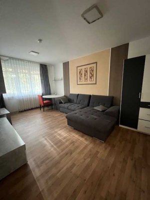 geräumige, möblierte 3-Raumwohnung in begrünter und zentraler Lage