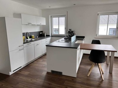 Helle und wunderschöne 2-Zimmer-Wohnung mit Balkon in Traunstein