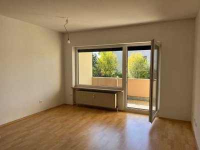 Helle neu renovierte 2-Zi. Wohnung