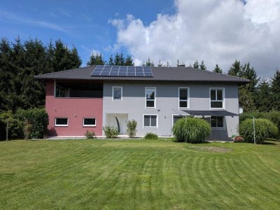 Großes, modernes Haus mit Doppelgarage, Dachterrasse, PV und niedrigen BK zu vermieten