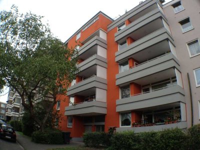 Köln-Neubrück - helle 2-Zimmerwohnung mit Balkon und Einbauküche
