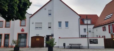 Neuwertige 4-Zimmer-Wohnung mit Balkon und EBK in Gaimersheim