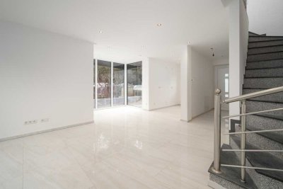 Exklusives und helles Reiheneckhaus mit Dachterrasse und zwei Gartenanteilen