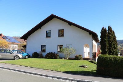 Helle und schöne 5-Zimmer Wohnung mit Balkon im bayerischen Meran